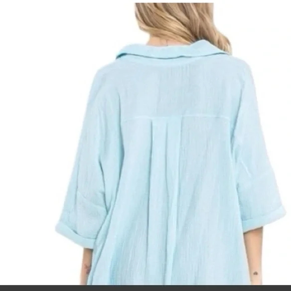 Ces Femme NWOT Light Blue Button-Up Women's Top - Picture 2 of 2
